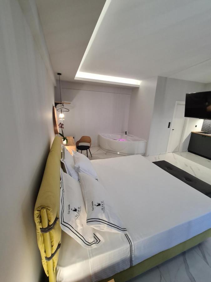 Ilia'S Luxury Suites - Adults Only クシロカストロ エクステリア 写真