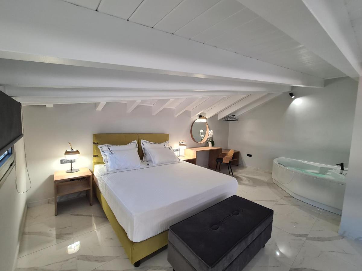 Ilia'S Luxury Suites - Adults Only クシロカストロ エクステリア 写真