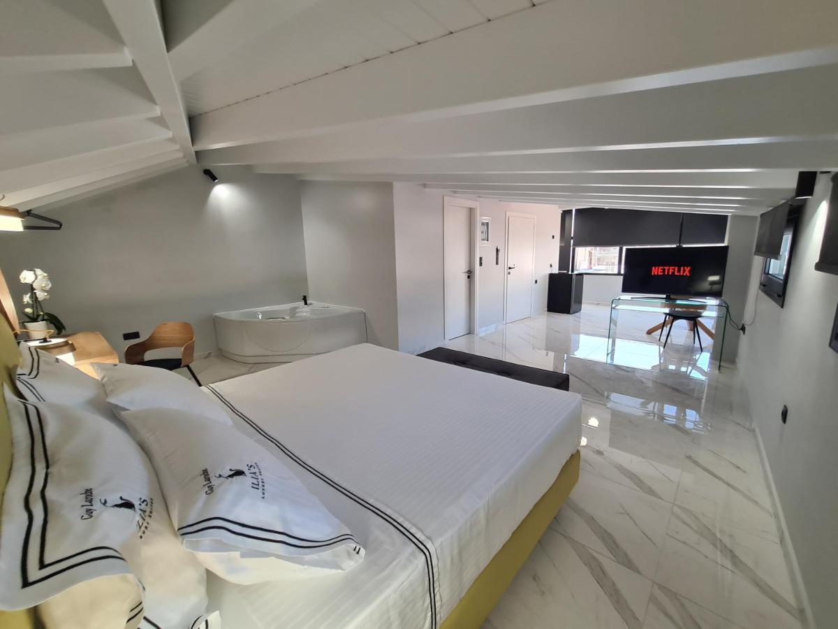 Ilia'S Luxury Suites - Adults Only クシロカストロ エクステリア 写真